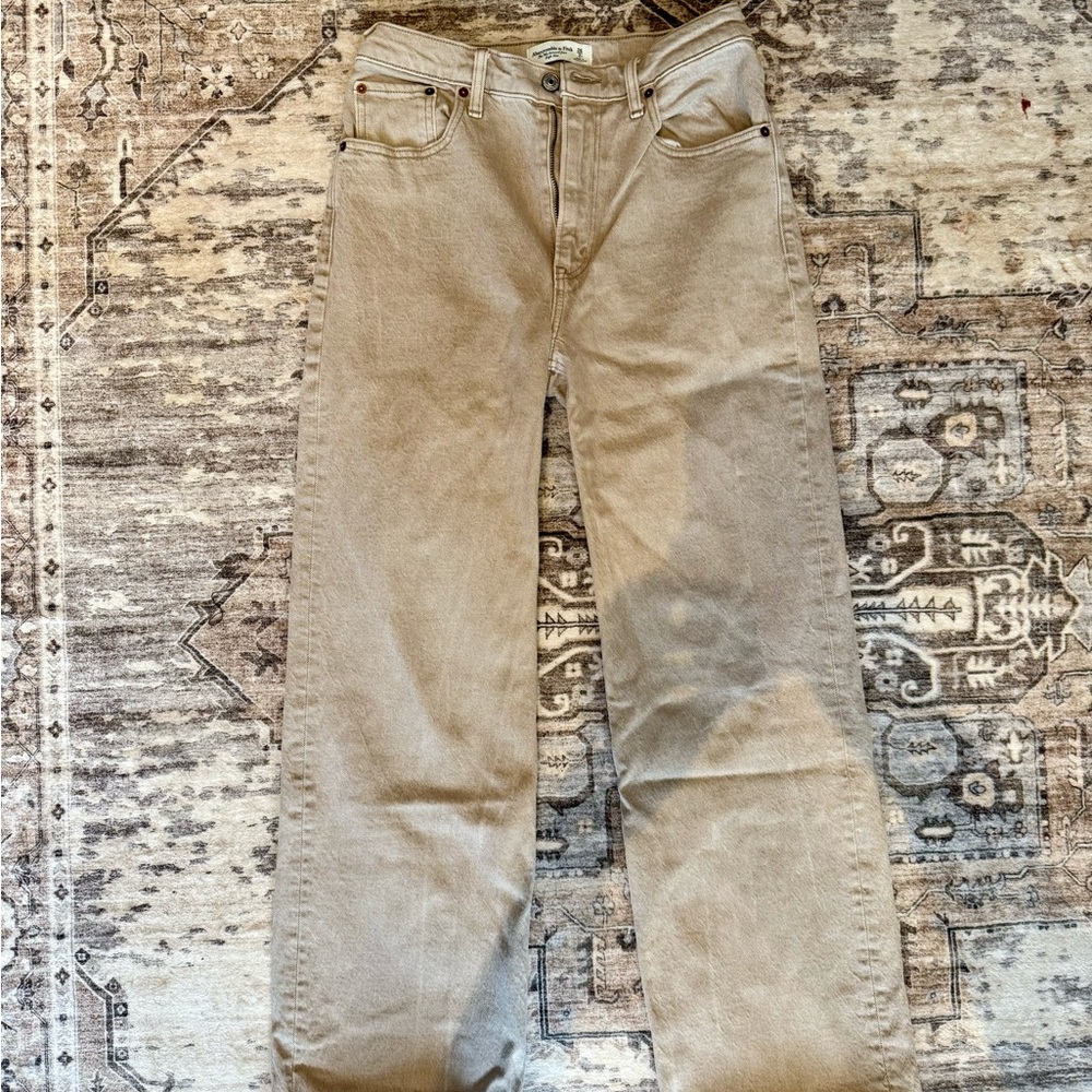 Abercrombie & Fitch “The 90s Relaxed Jean” high rise
